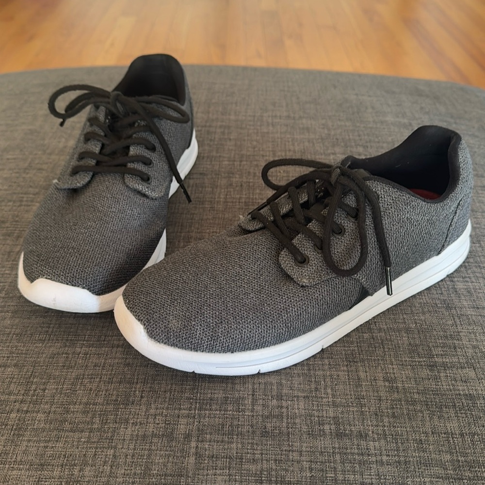 Cuater men’s lightweight sneakers, size 10.5 - great condition!